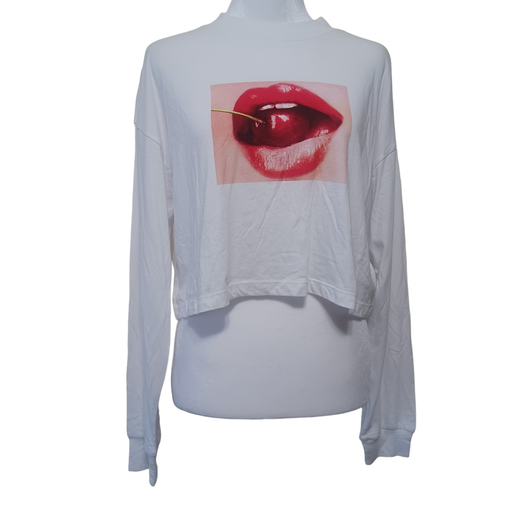 FOREVER 21 Crop Top Long Sleeve Graphic Tee Size M